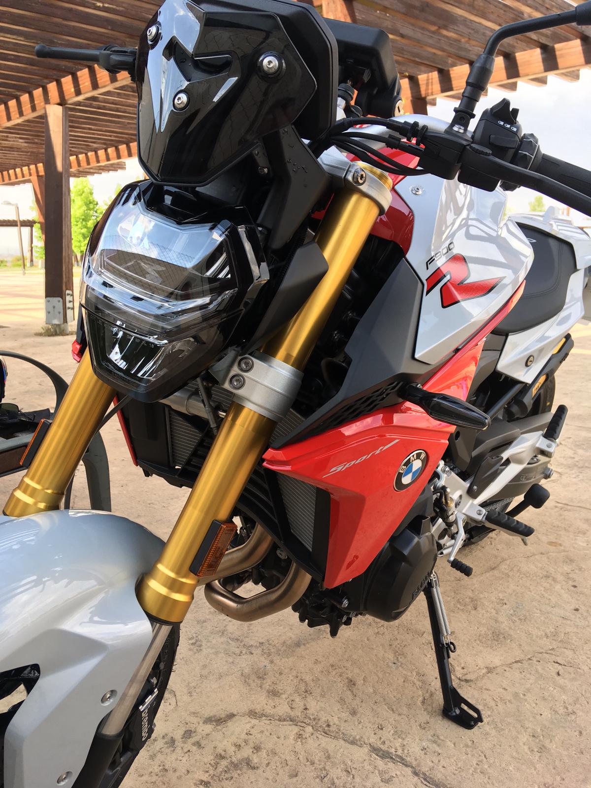BMW F 900 R: ficha completa, precio y coste anual