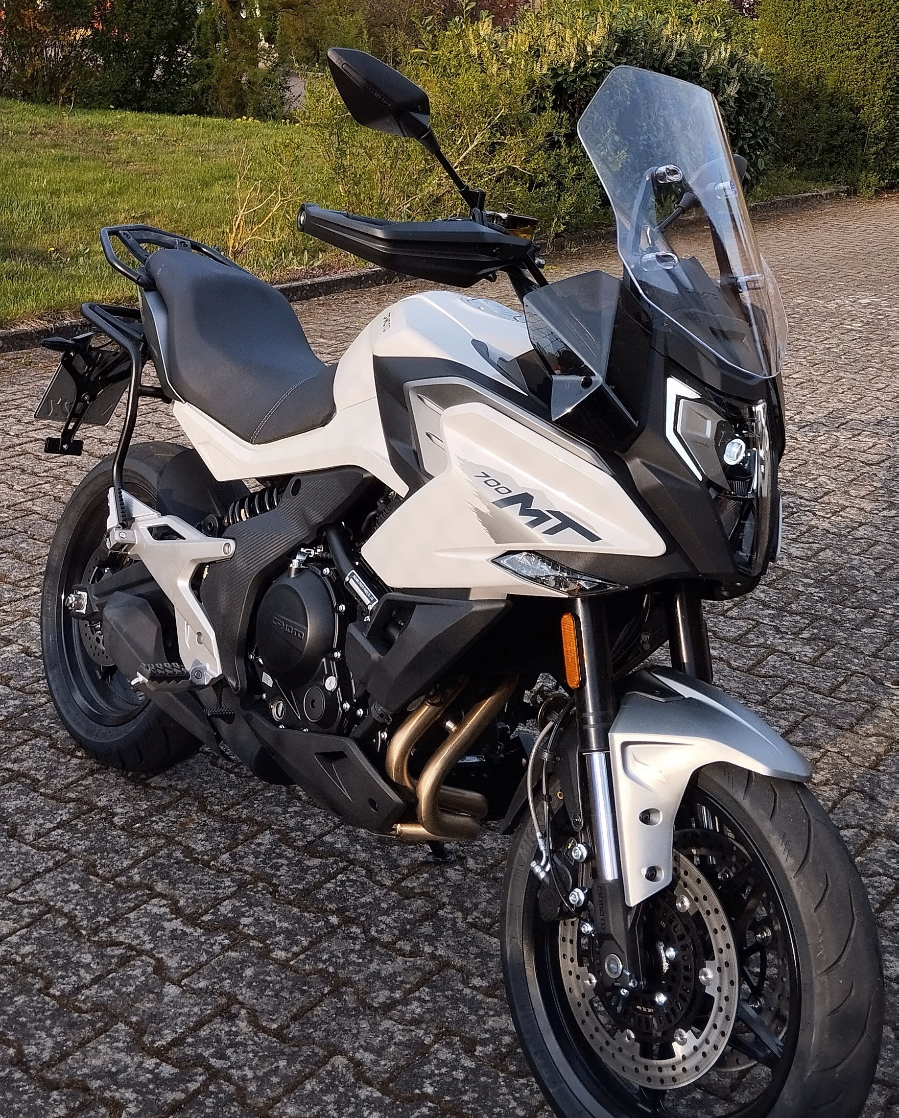 CFMOTO 450MT: ficha completa, precio y coste anual
