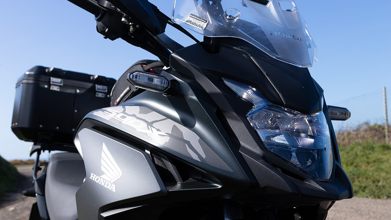 Honda CB500X, moto trail apta para A2