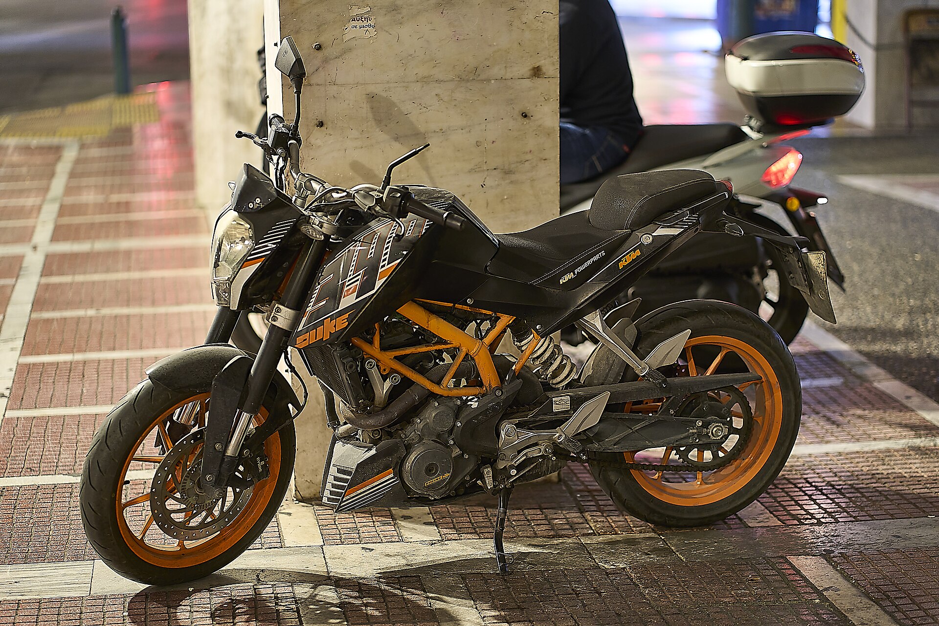 KTM 390 Duke: ficha completa, precio y coste anual