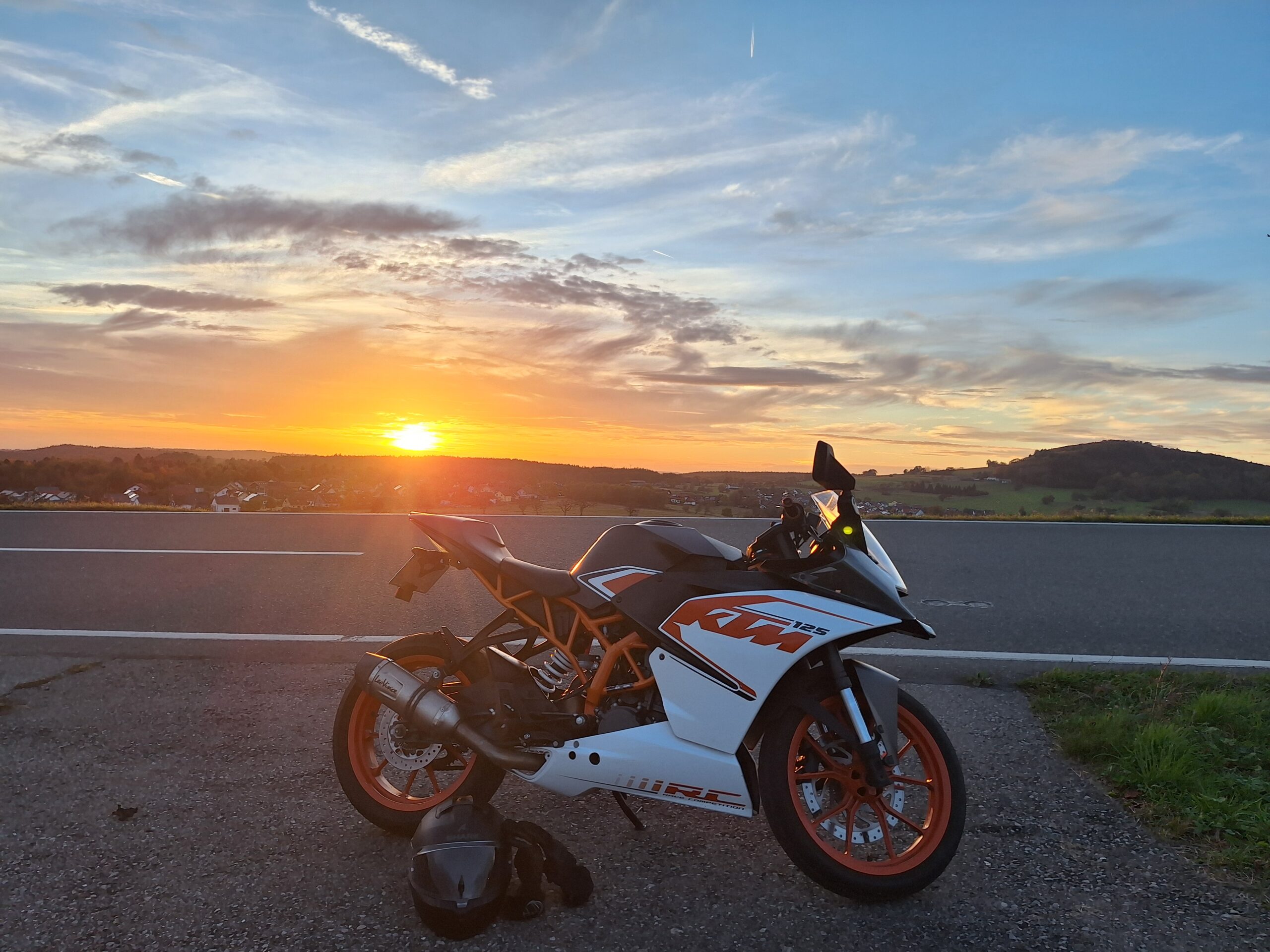KTM RC 125: ficha completa, precio y coste anual