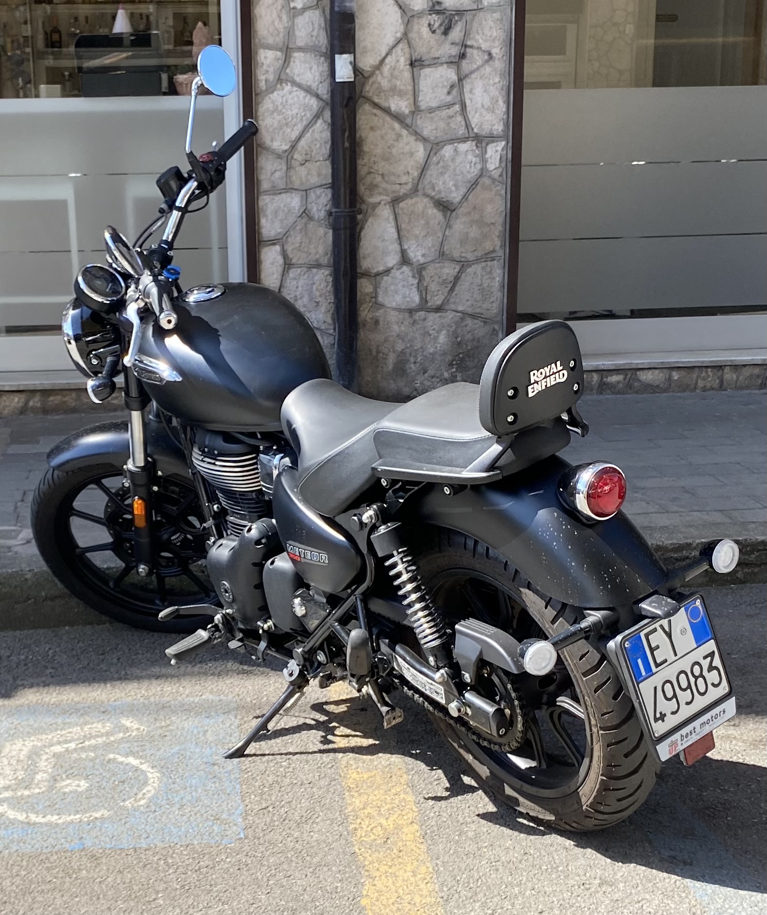 Royal Enfield Meteor 350: ficha completa, precio y coste anual